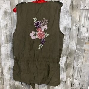 Takara floral embroidered side zip sleeveless top M